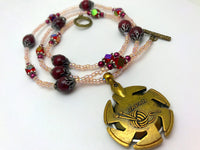 Red Beaded Yarn Cutter Necklace | Gift for Knitters | Pendant Necklace for Knitters | Clover Yarn Cutter |